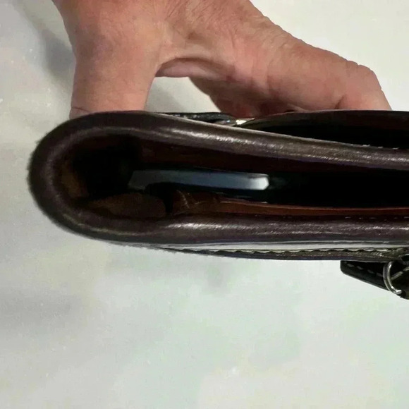 Dooney & Bourke vintage pebbled leather long wallet with front buckle - Picture 4 of 14